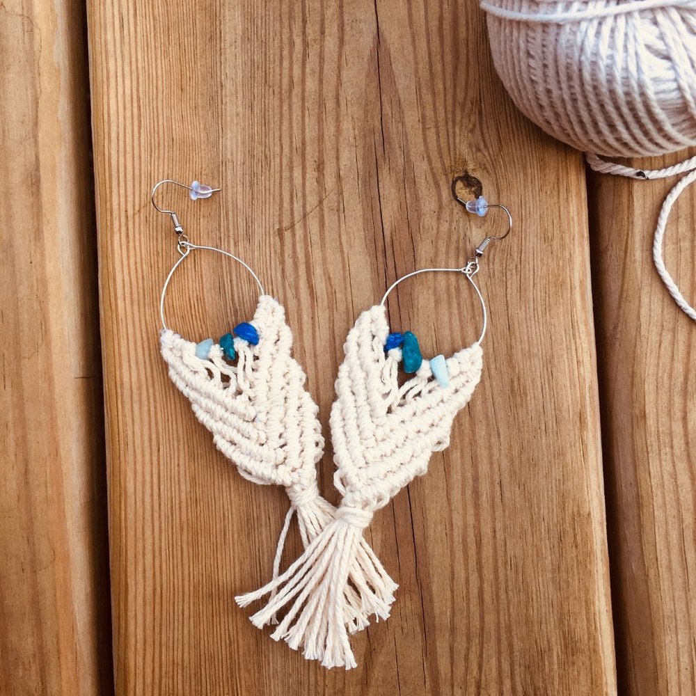 NWT HANDMADE Super Cute Macrame Earrings Gift Box